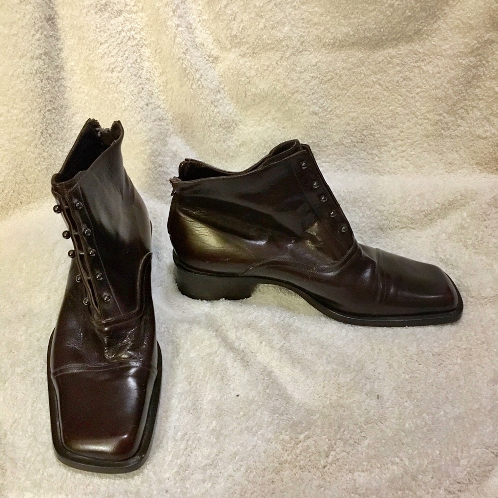 Vintage Mare Ankle Bootie . Dark Brown back zip